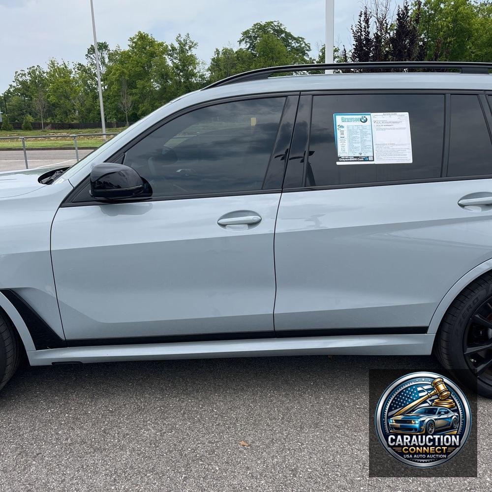 2023 BMW X7 M60i