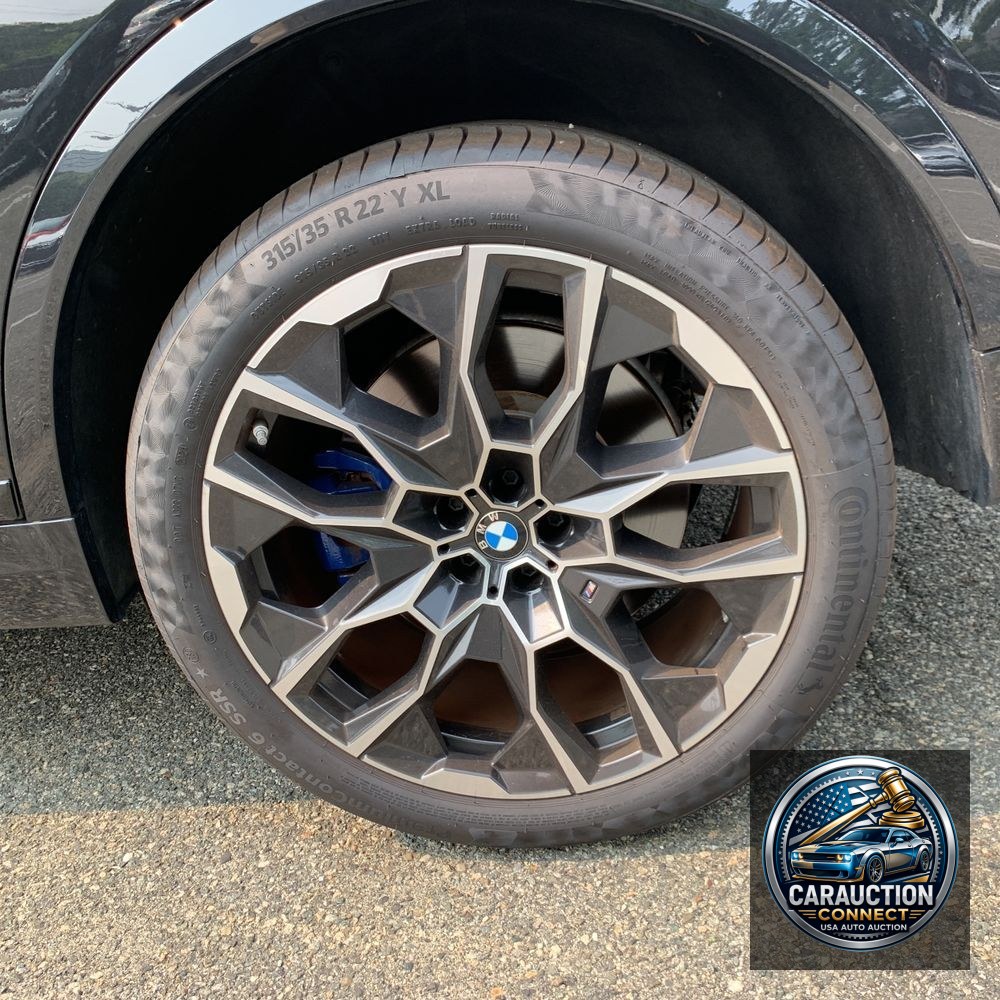 2023 BMW X7 M60i