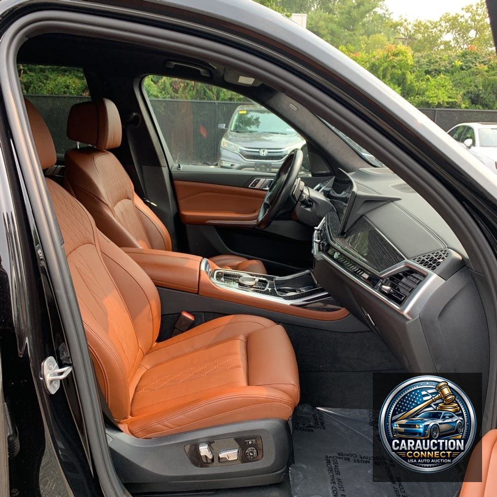 2023 BMW X7 M60i