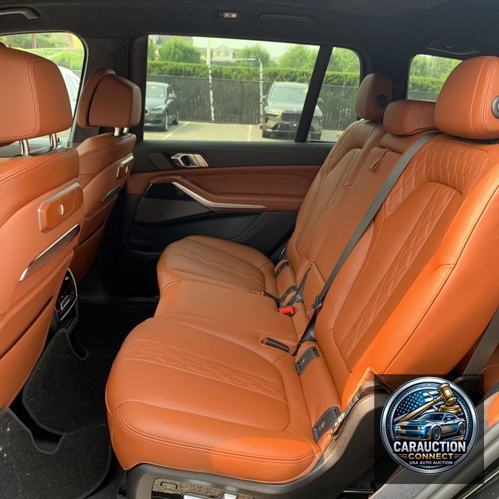 2023 BMW X7 M60i