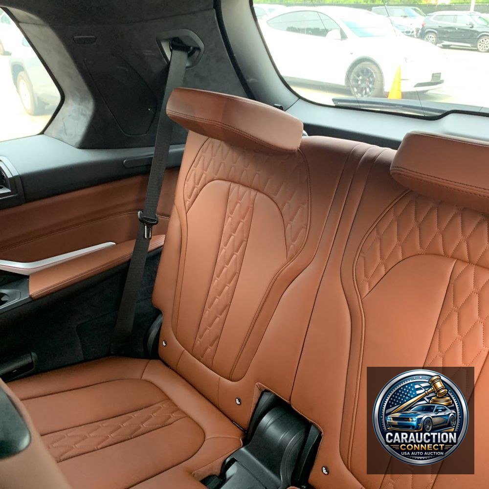 2023 BMW X7 M60i