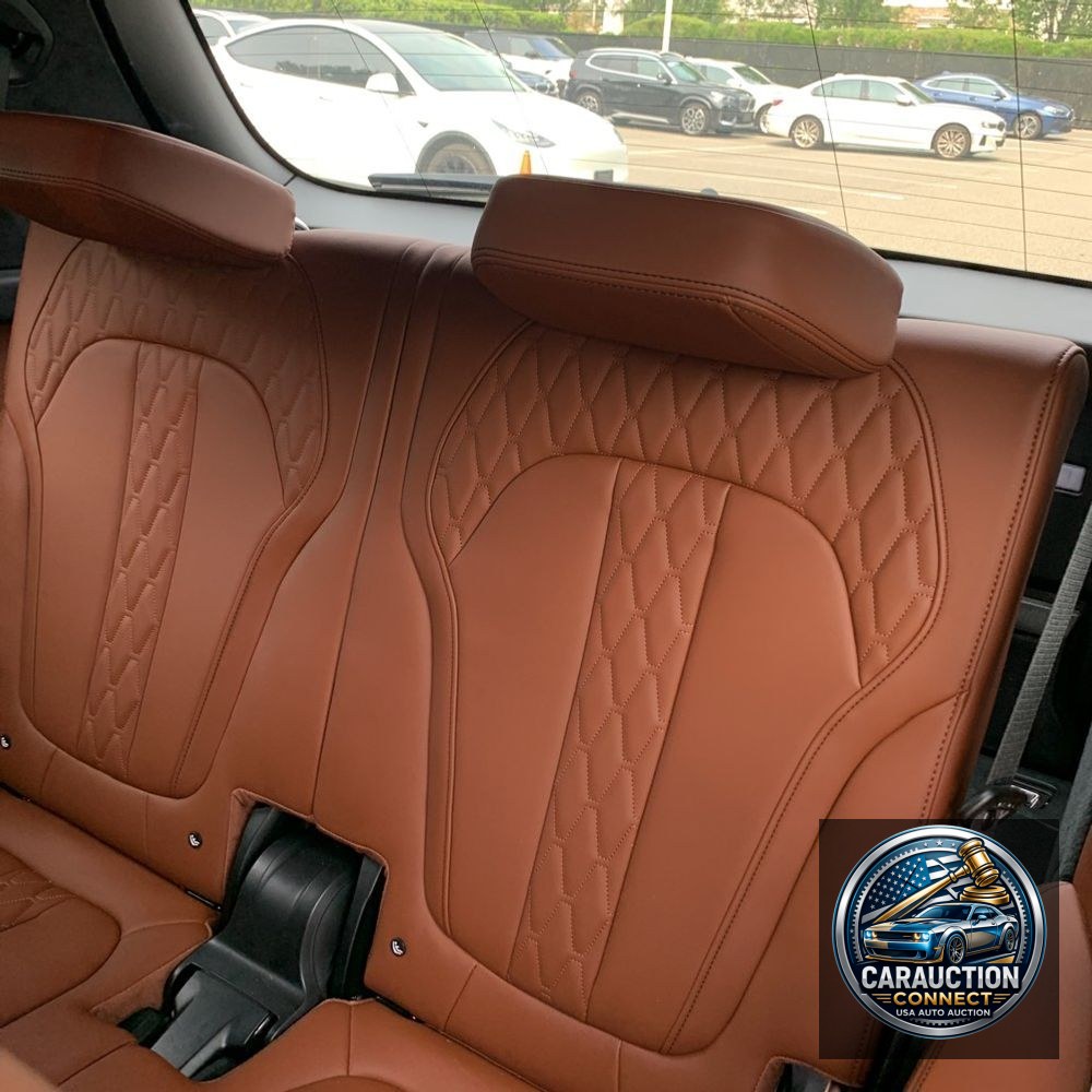 2023 BMW X7 M60i