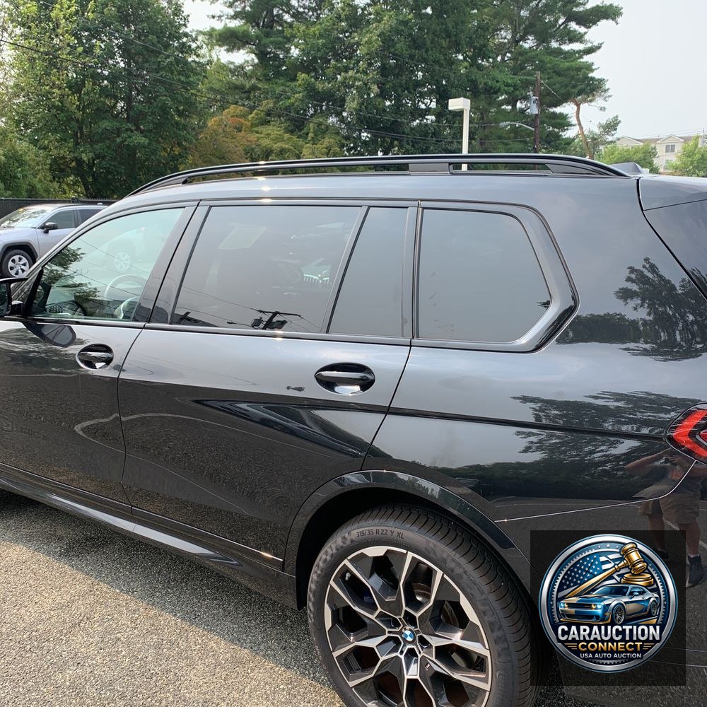 2023 BMW X7 M60i