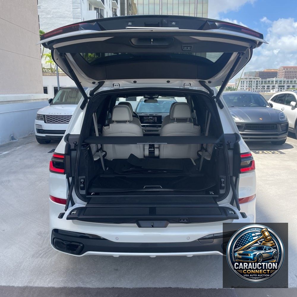 2025 BMW X7 M60i