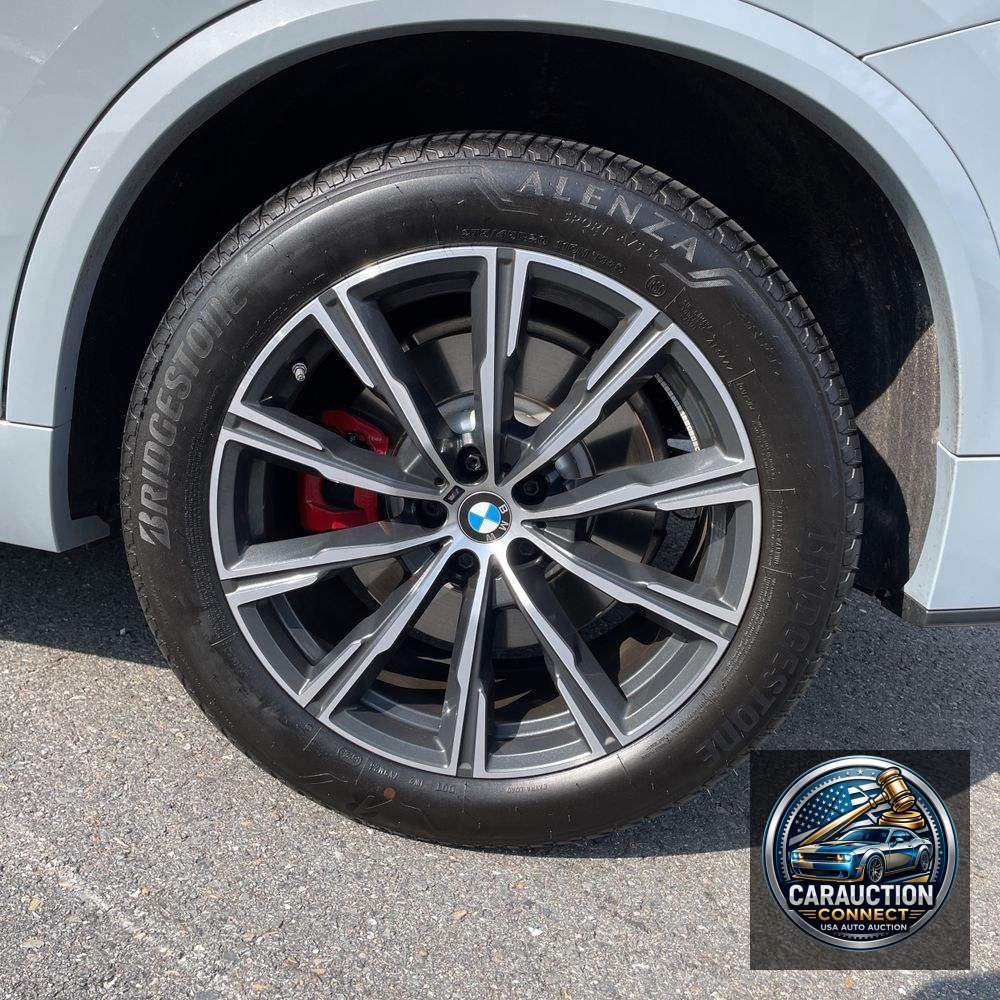 2025 BMW X5 M60i