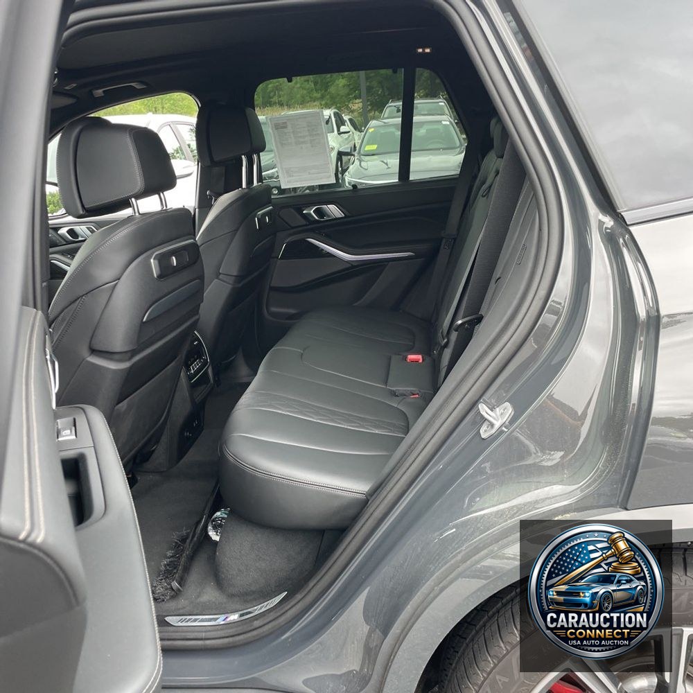 2025 BMW X5 M60i
