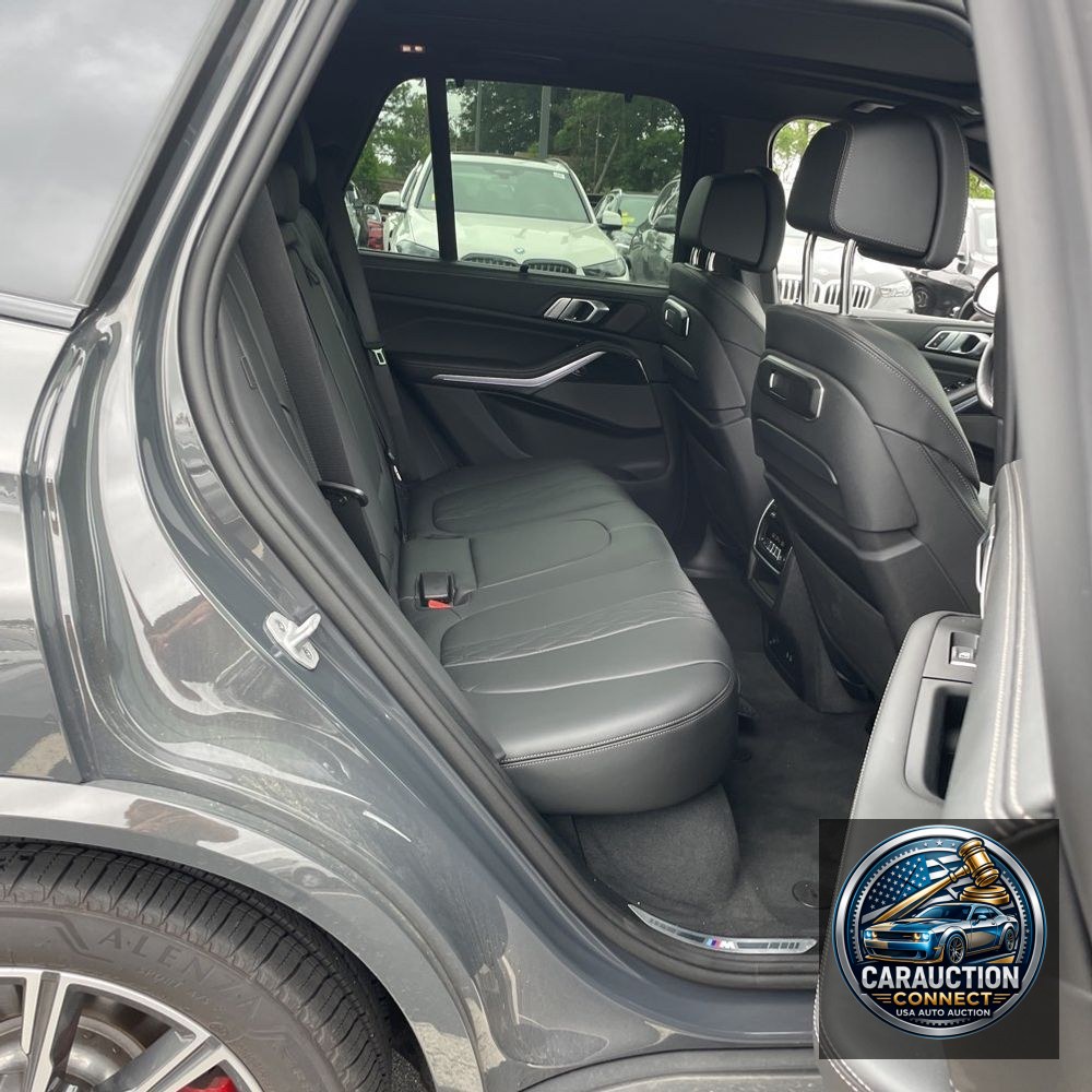 2025 BMW X5 M60i
