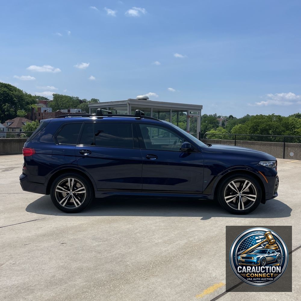 2022 BMW X7 M50i