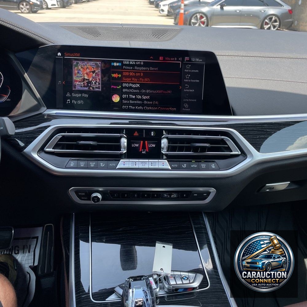 2022 BMW X7 M50i
