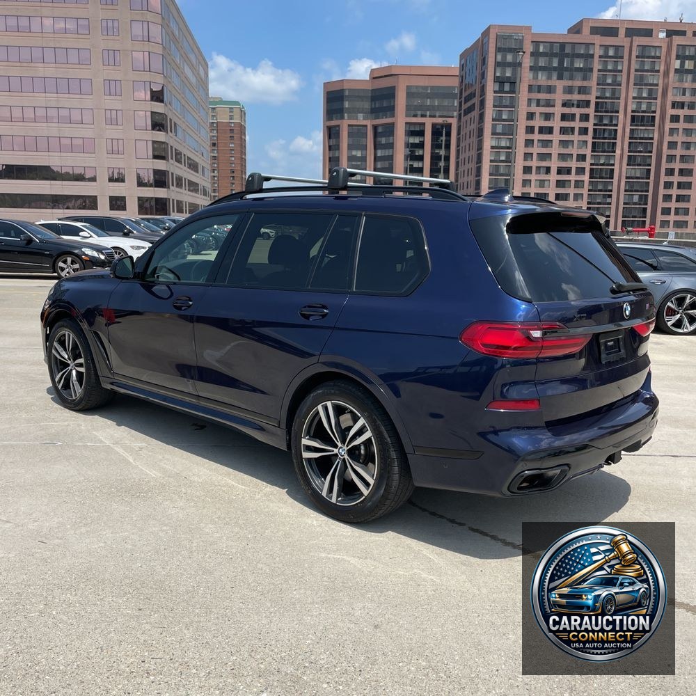 2022 BMW X7 M50i