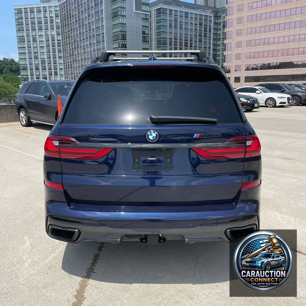 2022 BMW X7 M50i
