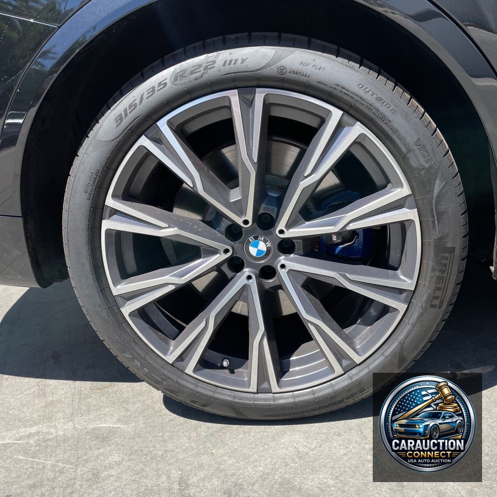 2022 BMW X7 M50i