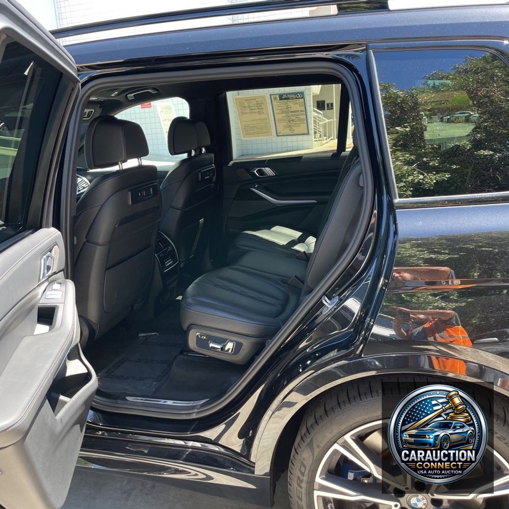 2022 BMW X7 M50i