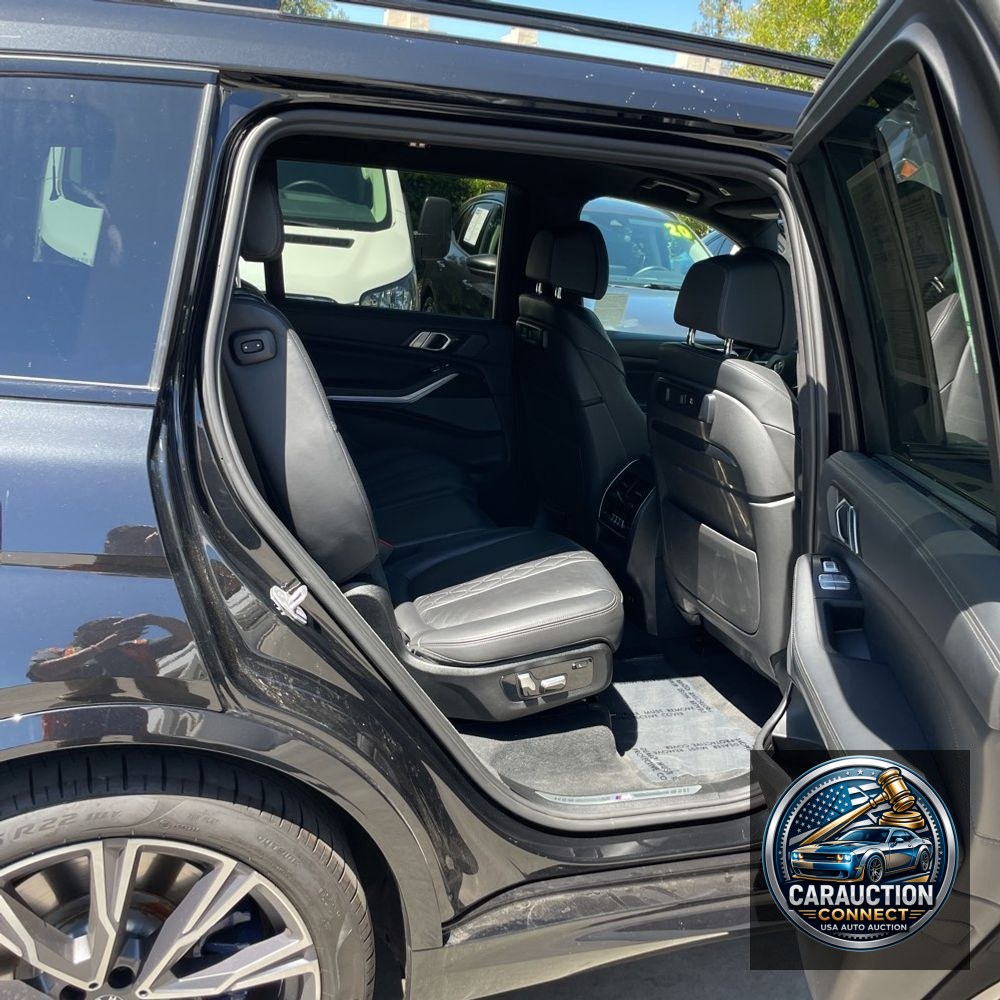 2022 BMW X7 M50i
