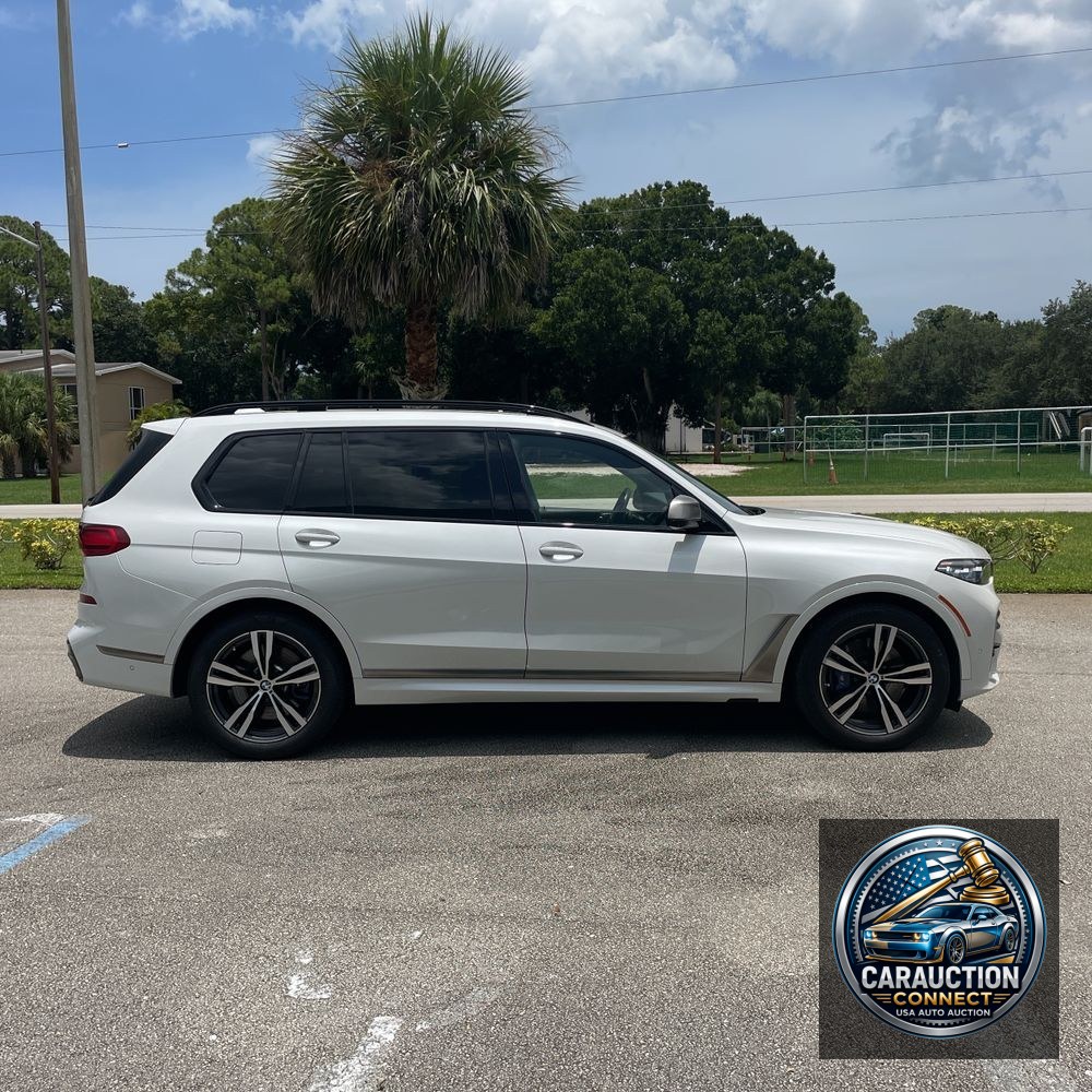 2022 BMW X7 M50i
