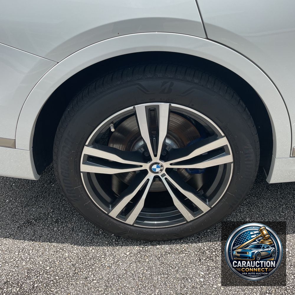 2022 BMW X7 M50i
