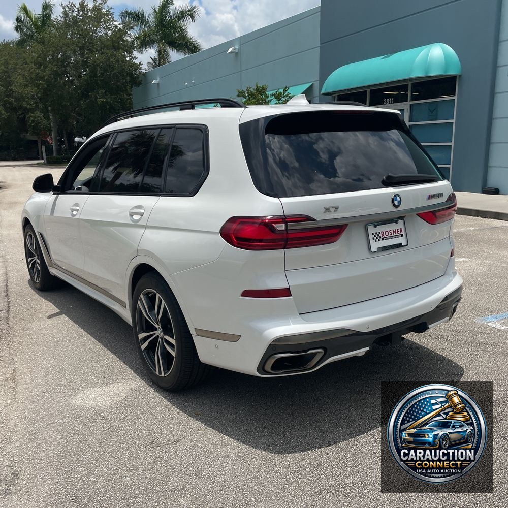 2022 BMW X7 M50i