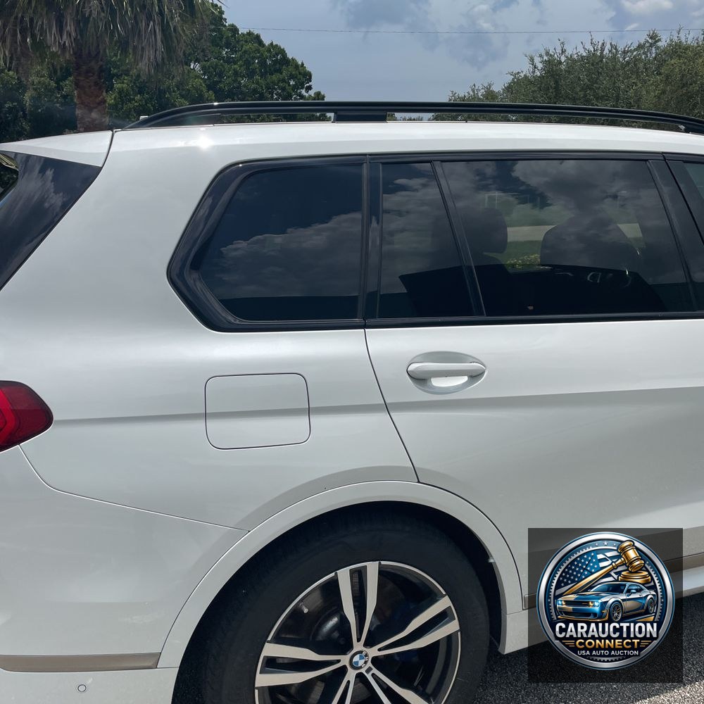 2022 BMW X7 M50i