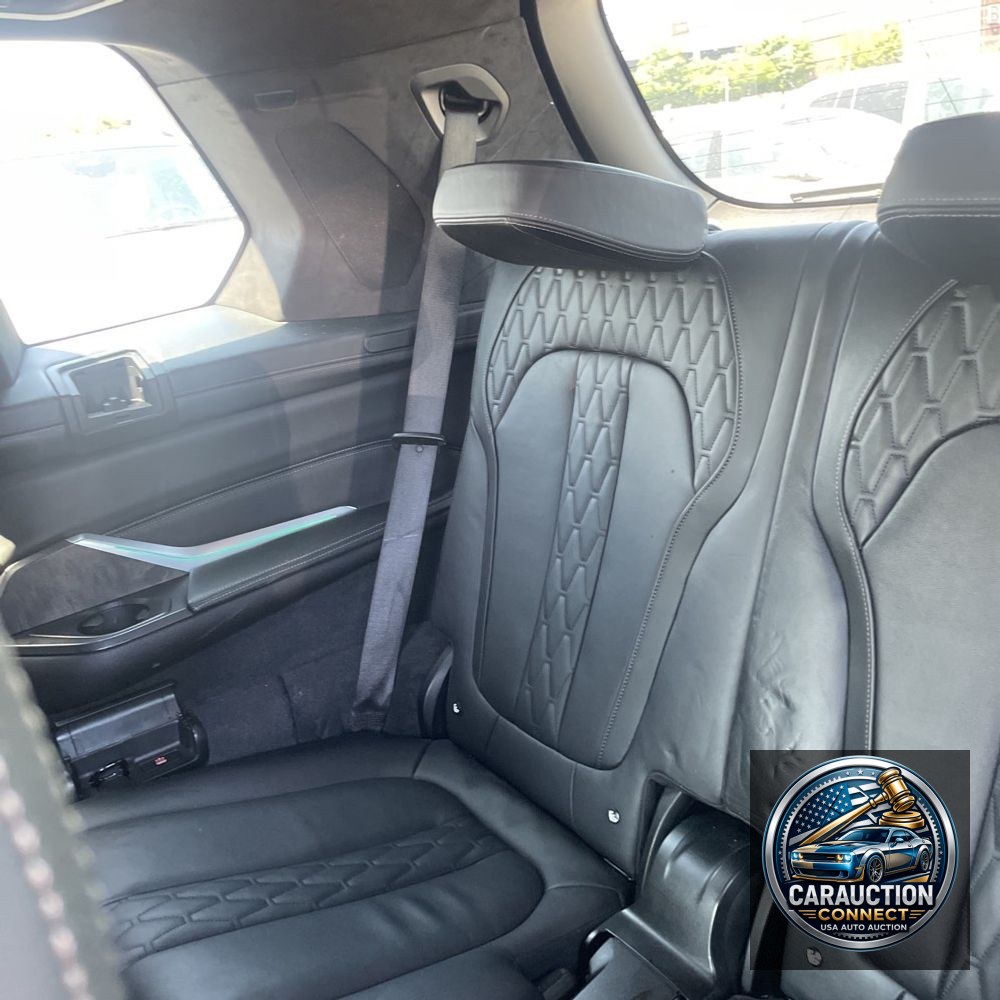 2021 BMW X7 M50i