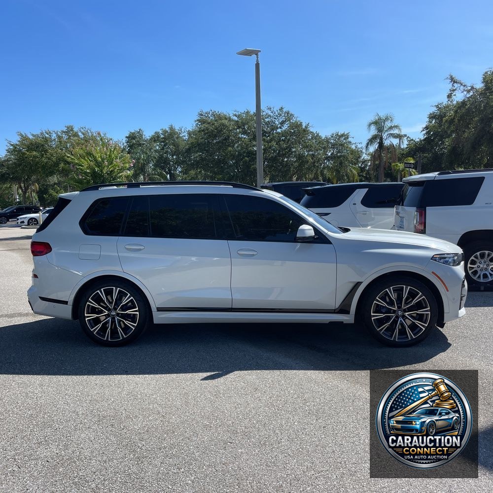 2022 BMW X7 M50i