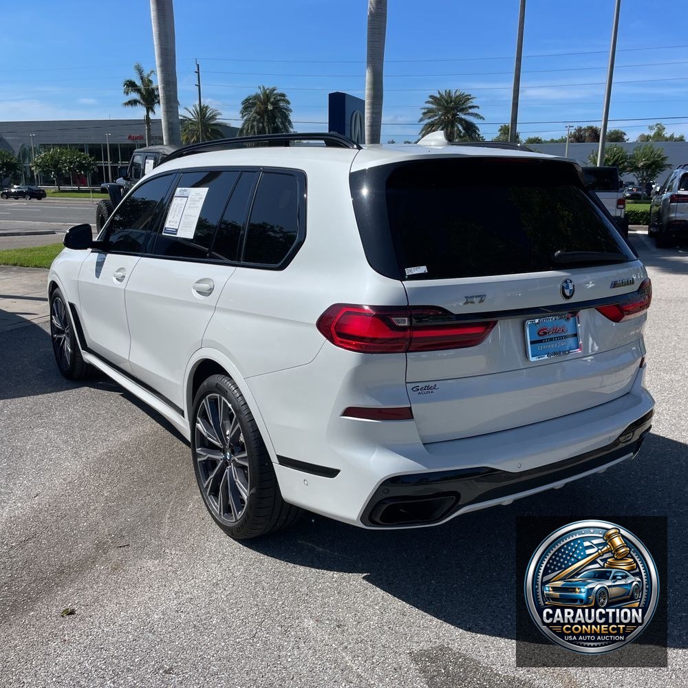 2022 BMW X7 M50i