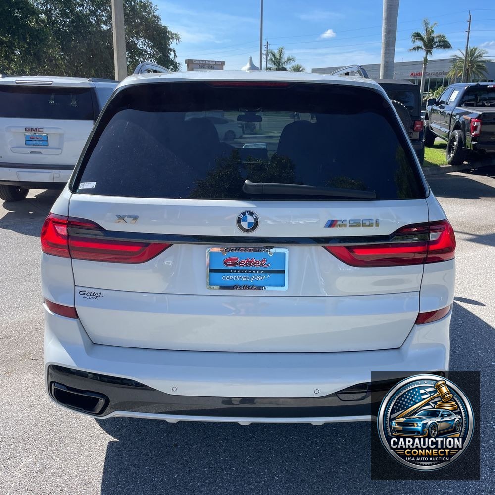 2022 BMW X7 M50i