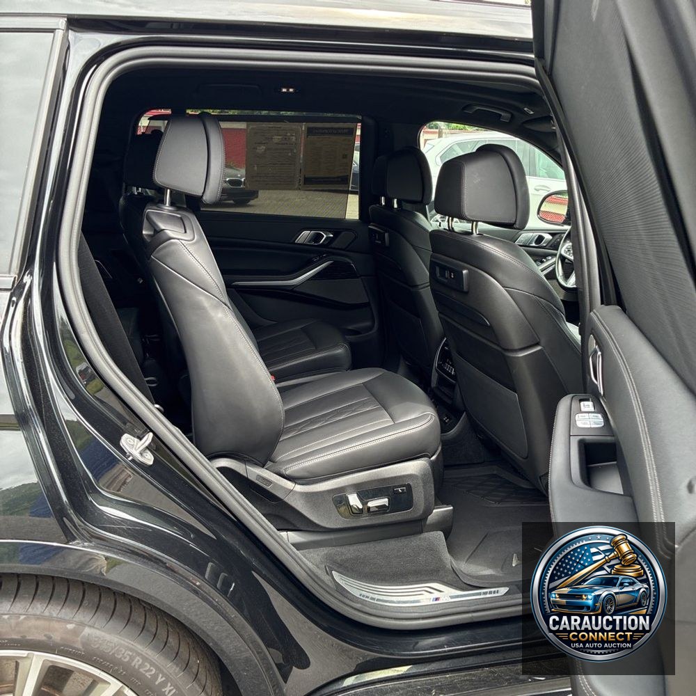 2022 BMW X7 M50i