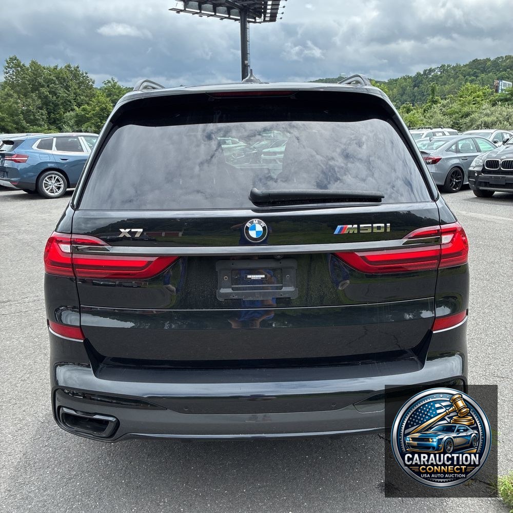 2022 BMW X7 M50i