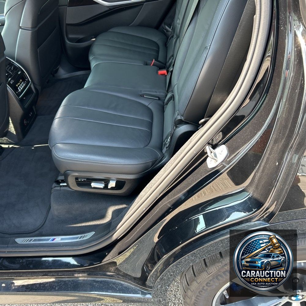 2021 BMW X7 M50i