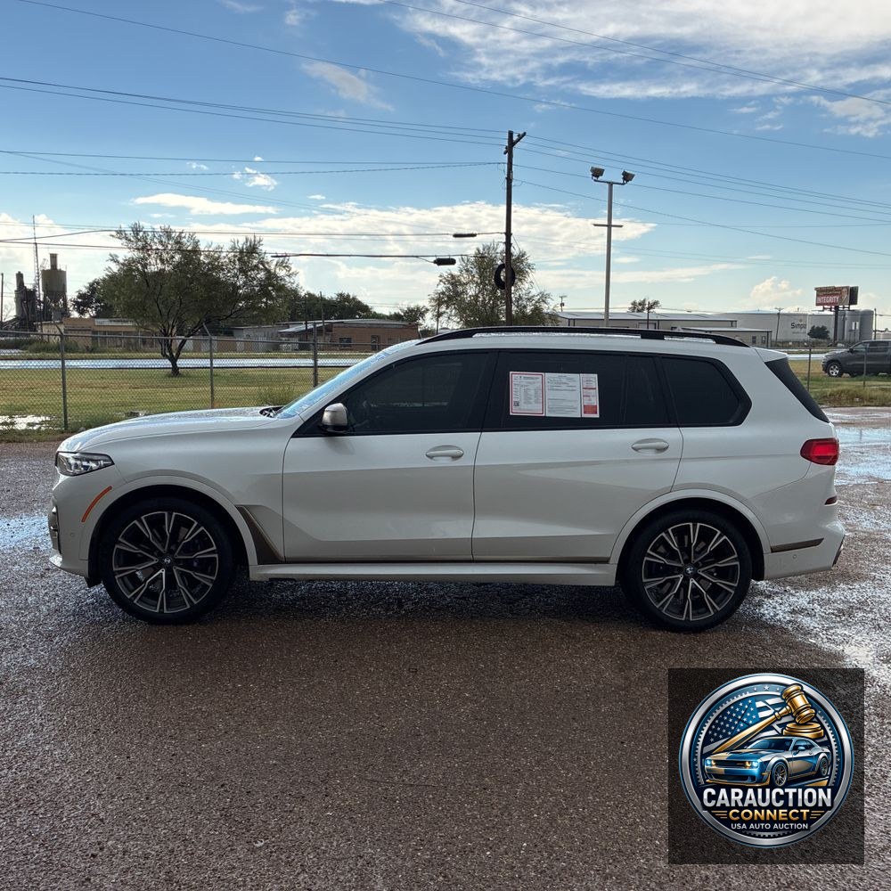 2022 BMW X7 M50i