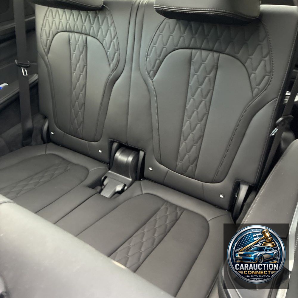 2022 BMW X7 M50i