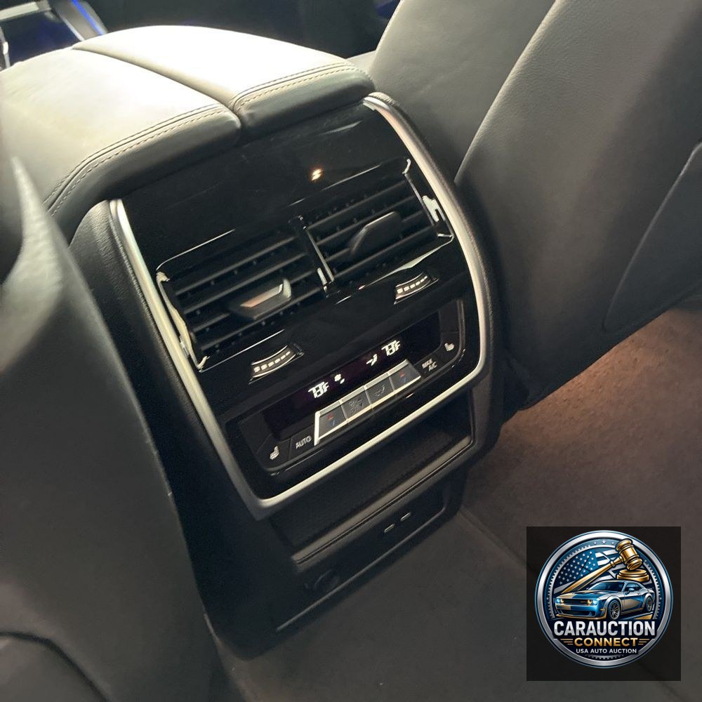 2022 BMW X7 M50i