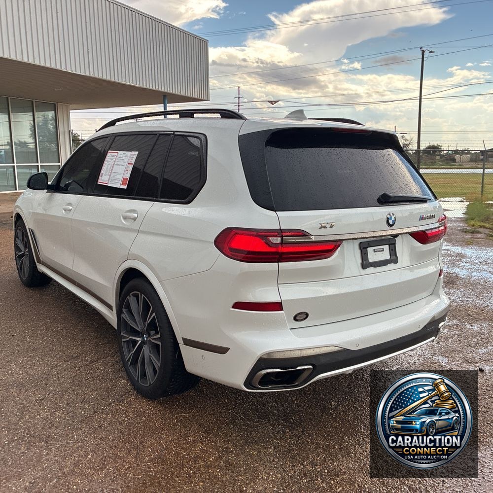 2022 BMW X7 M50i