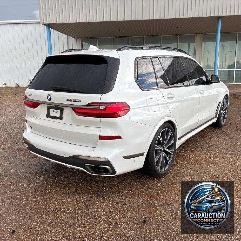 2022 BMW X7 M50i