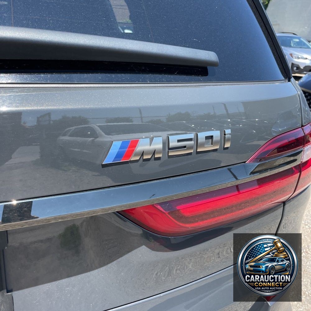 2022 BMW X7 M50i