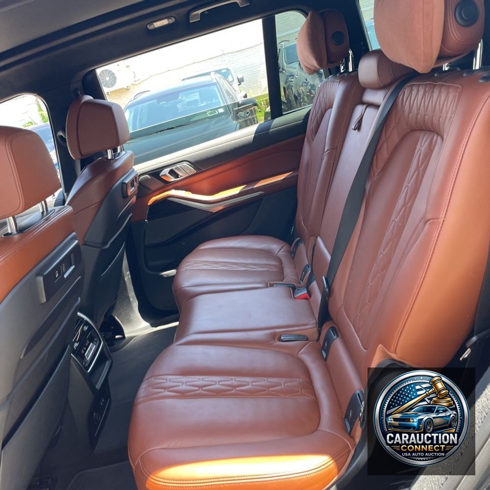 2022 BMW X7 M50i