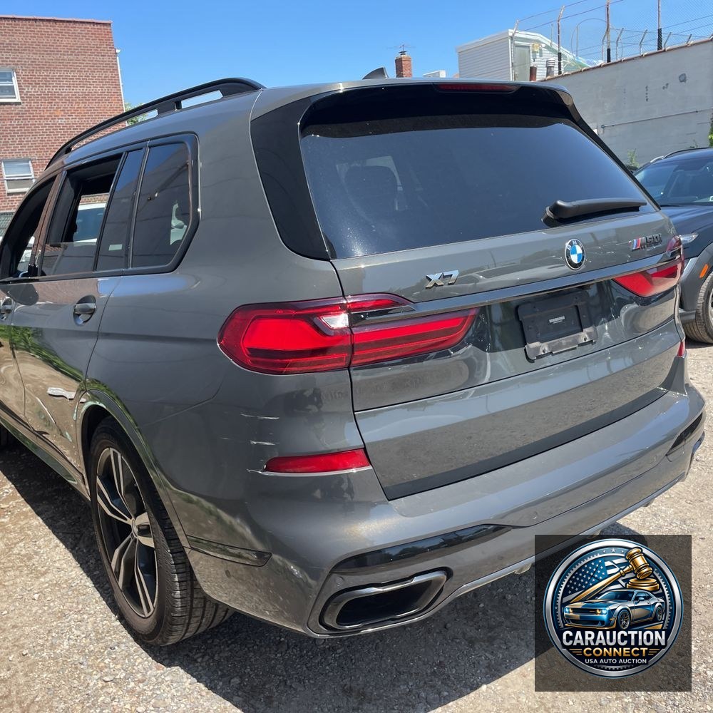 2022 BMW X7 M50i