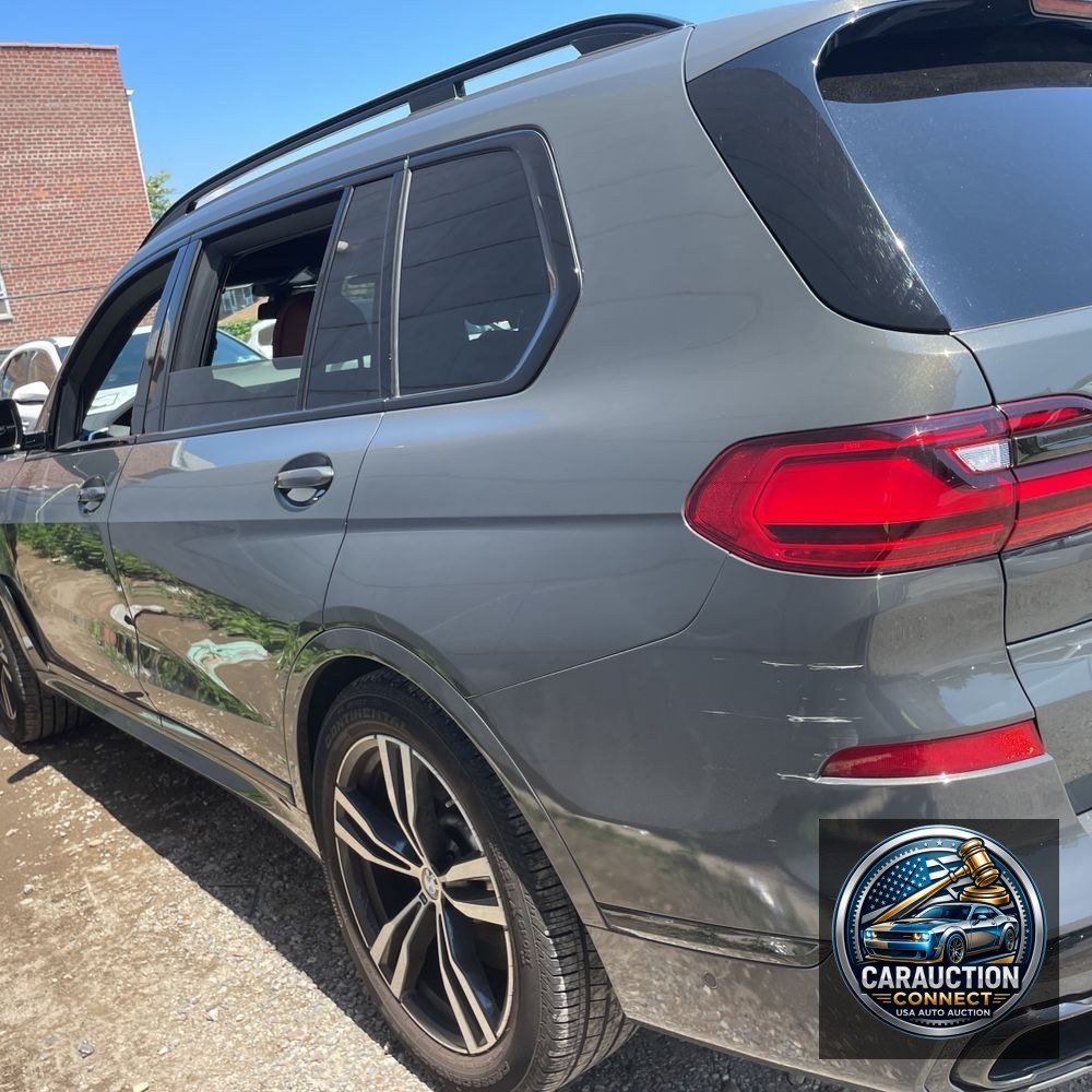 2022 BMW X7 M50i