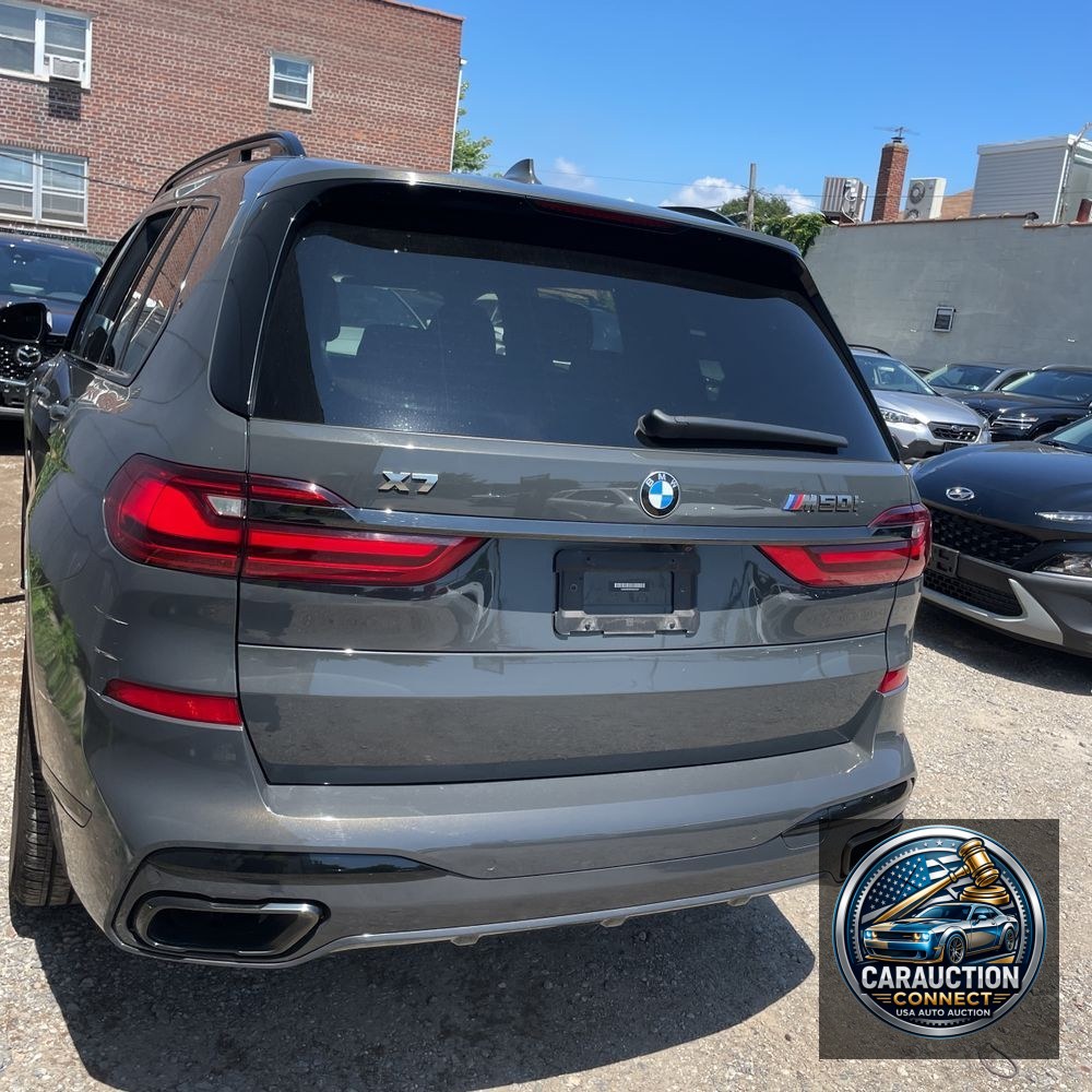 2022 BMW X7 M50i