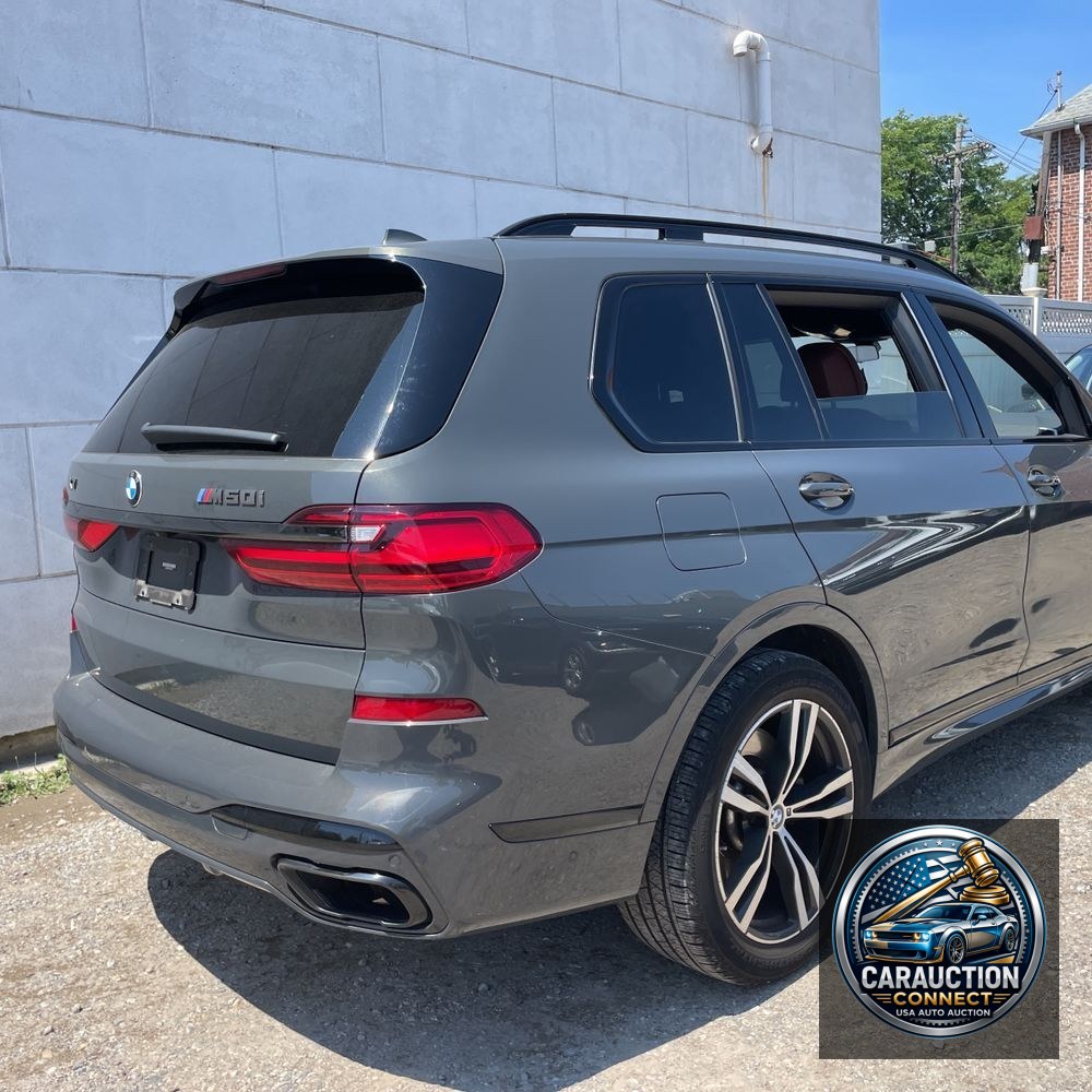 2022 BMW X7 M50i