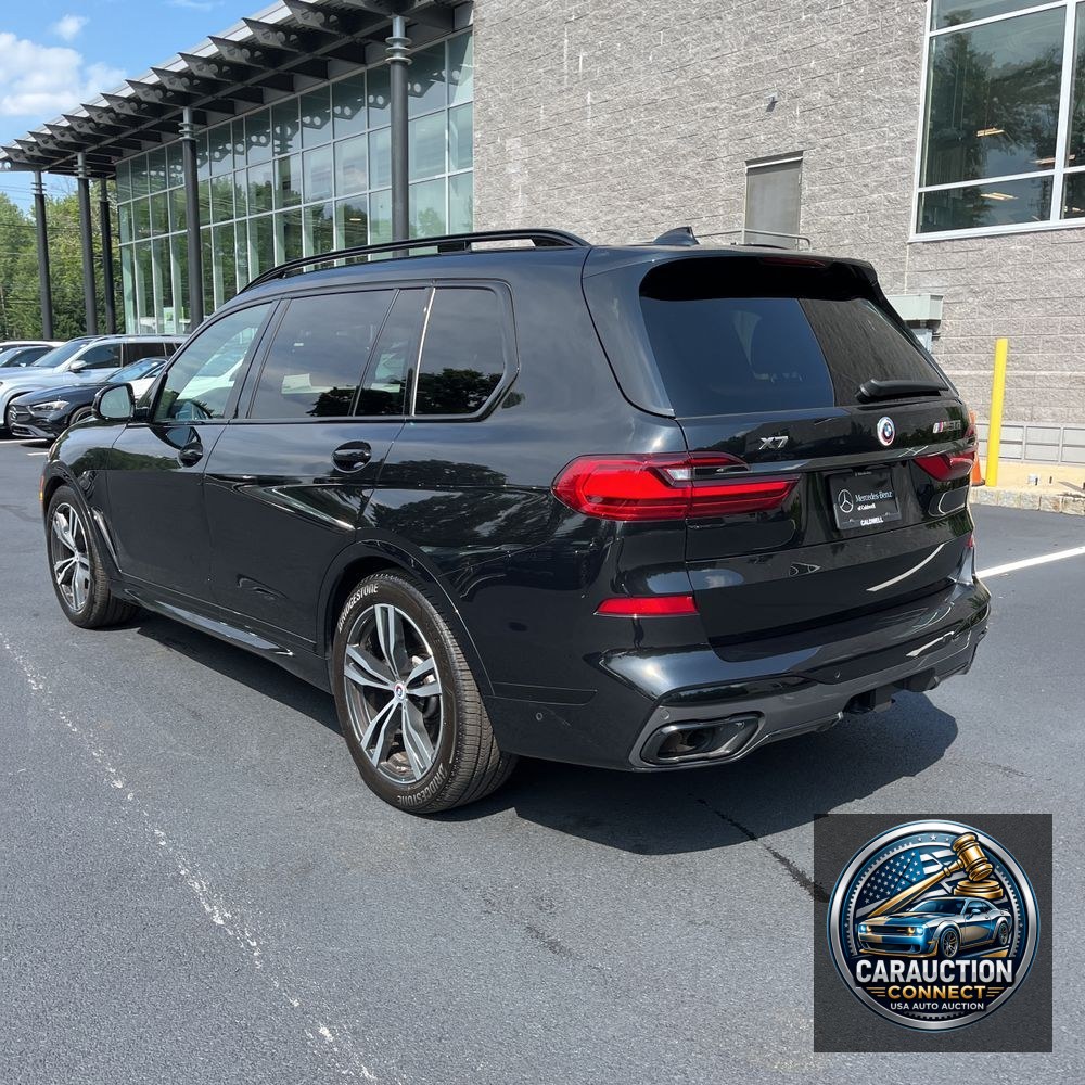 2022 BMW X7 M50i