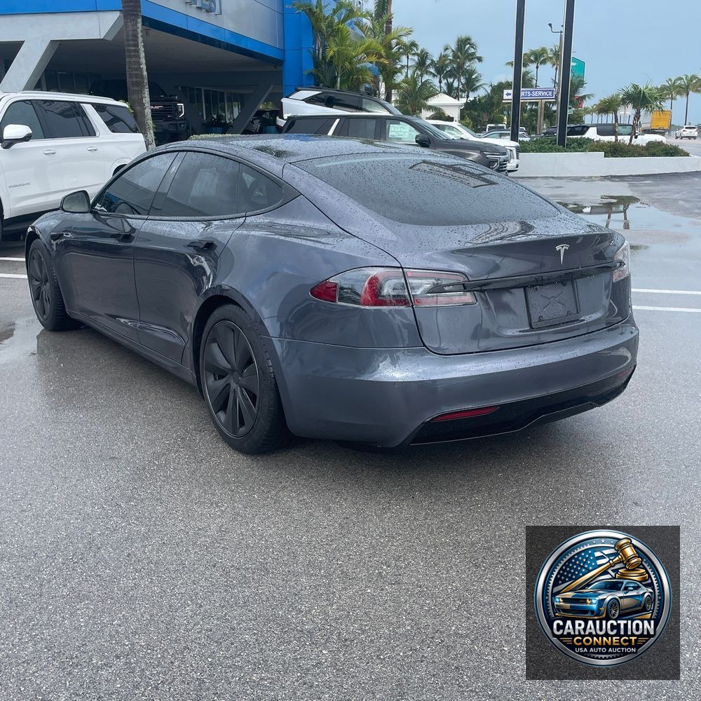 2022 Tesla Model S Base