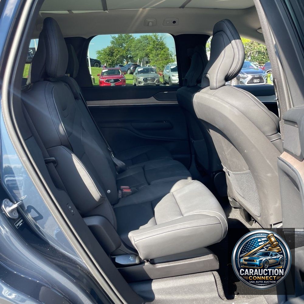 2025 Volvo EX90 Plus
