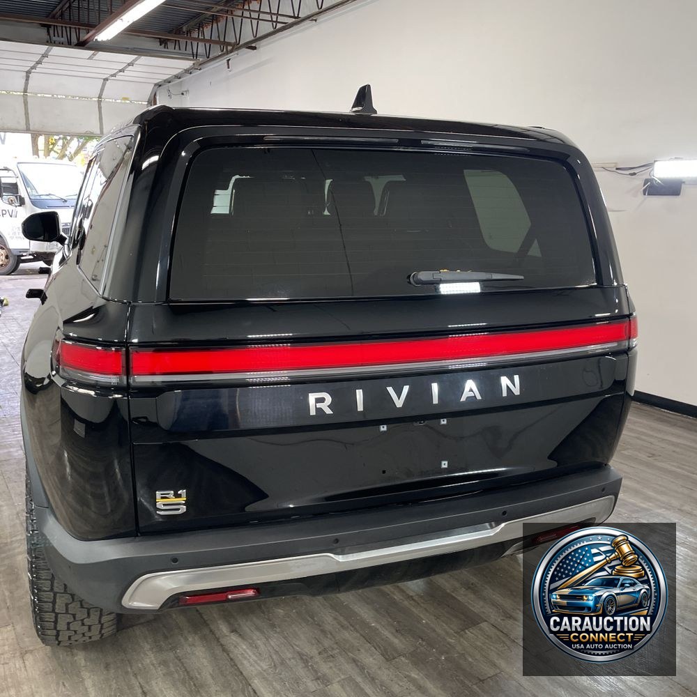 2023 Rivian R1S Adventure Quad-Motor