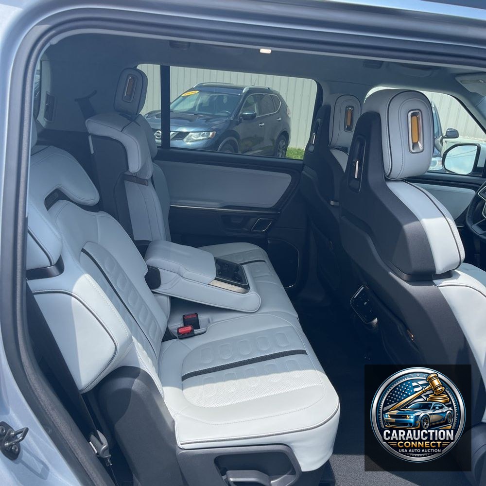 2023 Rivian R1S Adventure Quad-Motor