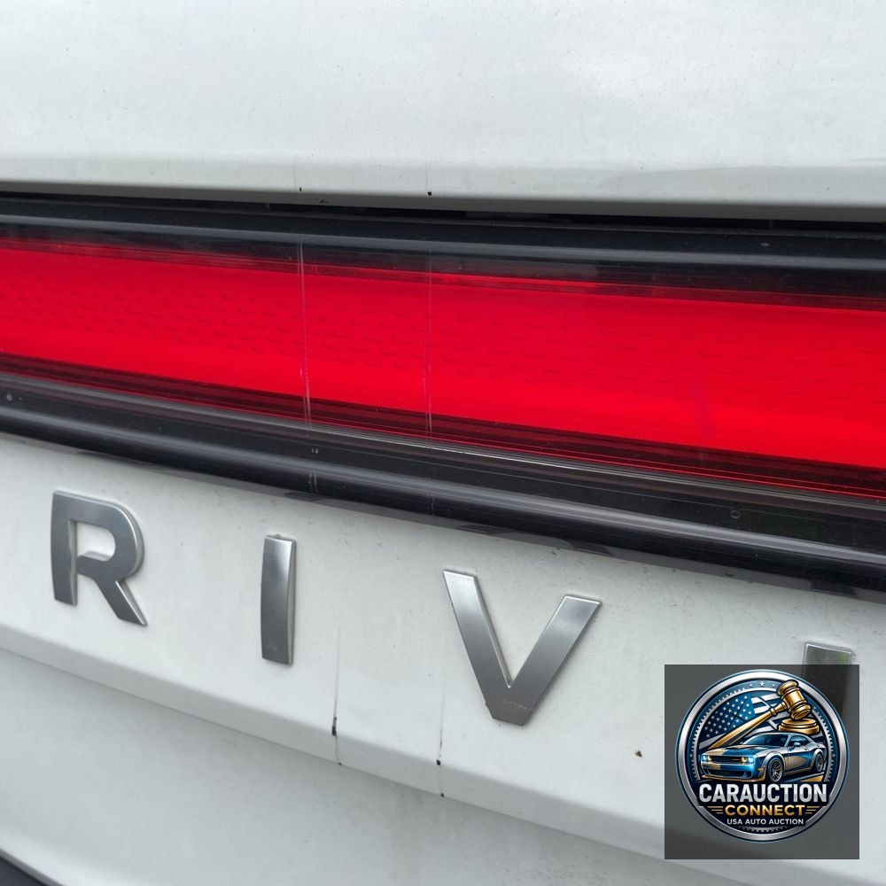 2023 Rivian R1S Adventure Quad-Motor