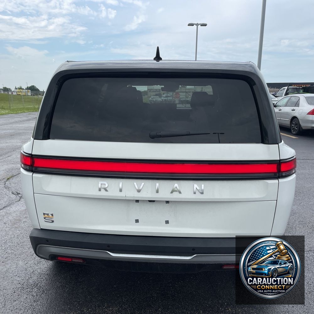 2023 Rivian R1S Adventure Quad-Motor