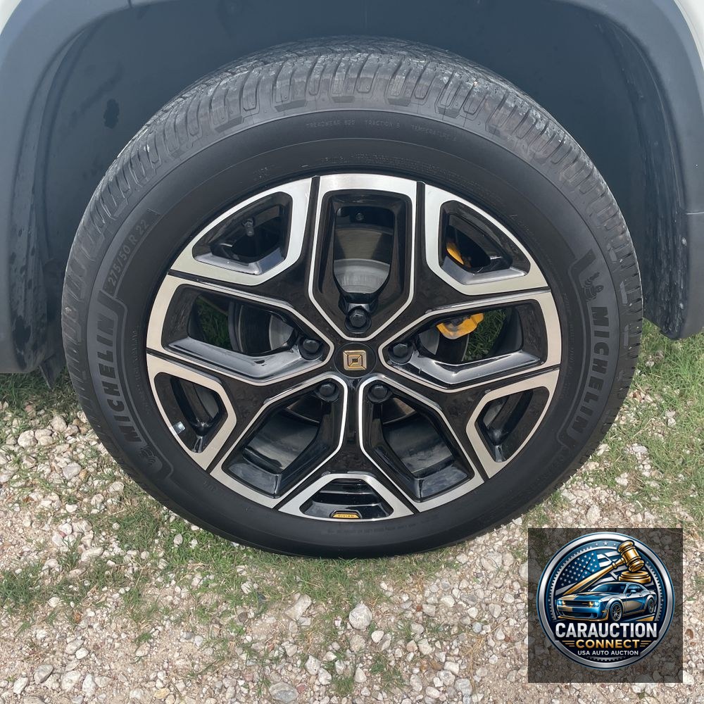 2023 Rivian R1S Adventure Quad-Motor