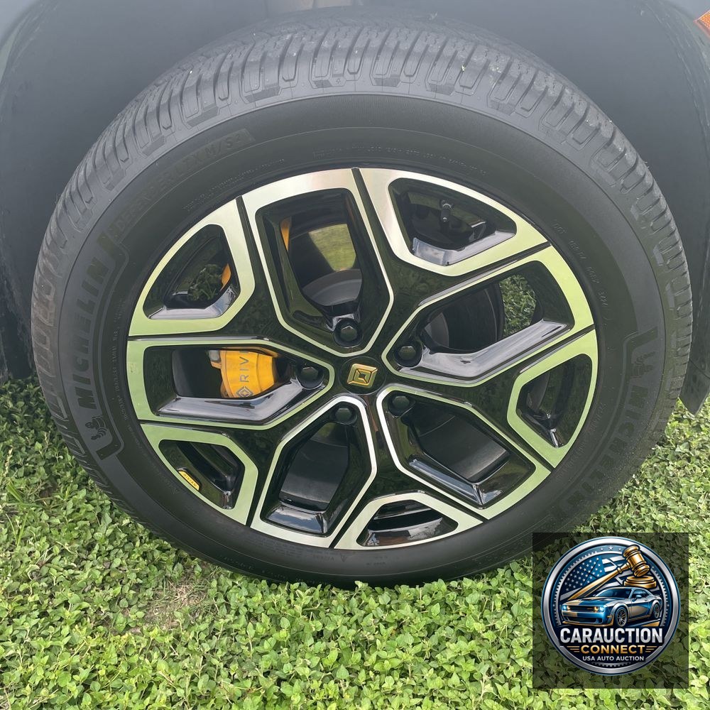 2023 Rivian R1S Adventure Quad-Motor
