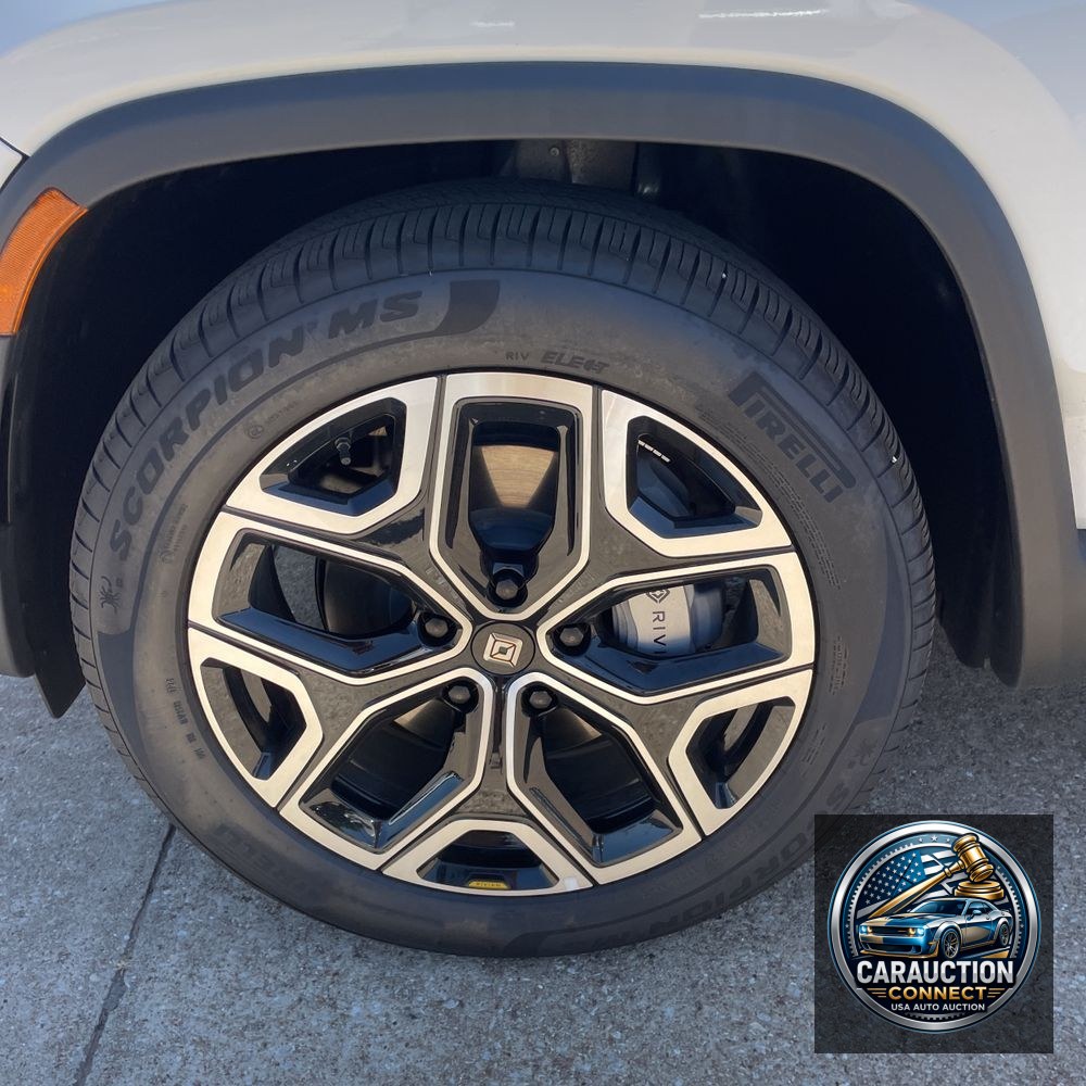 2025 Rivian R1S Adventure Dual-Motor